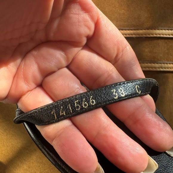 Gucci Black Red/Green Sandals with Multi-Strap Design Size 38. - Picture 15 of 15